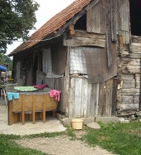 Uključite se u akciju Caritasa za pomoć šesteročlanoj obitelji bez vlastita doma